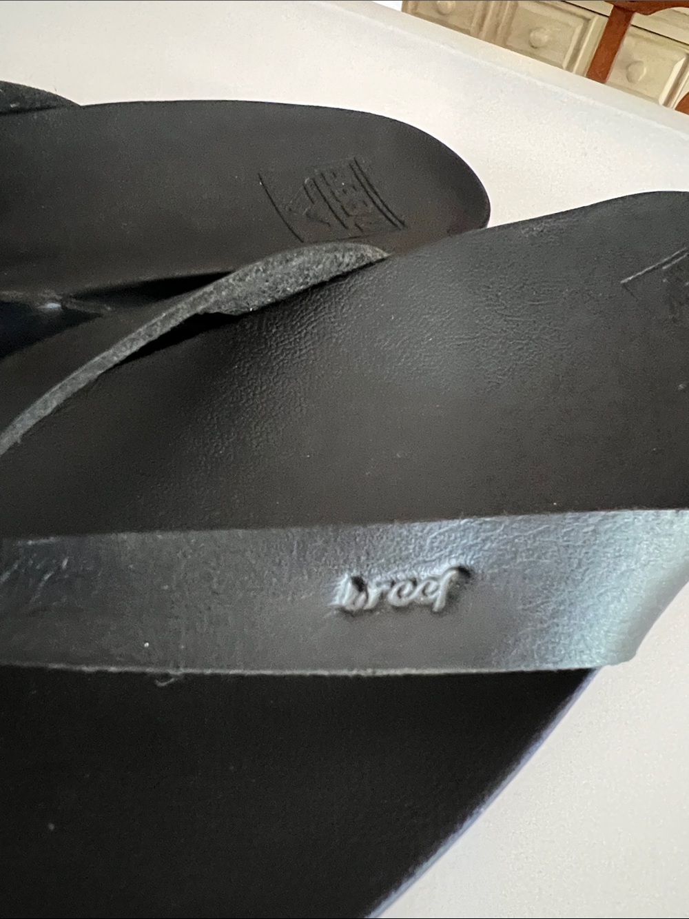 Black Leather Reef Flip Flops NWOT - Picture 3 of 5